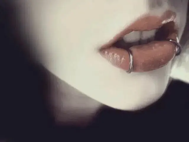 “dirty talk”是什么?探索侵犯与崇拜交织的游乐场 一