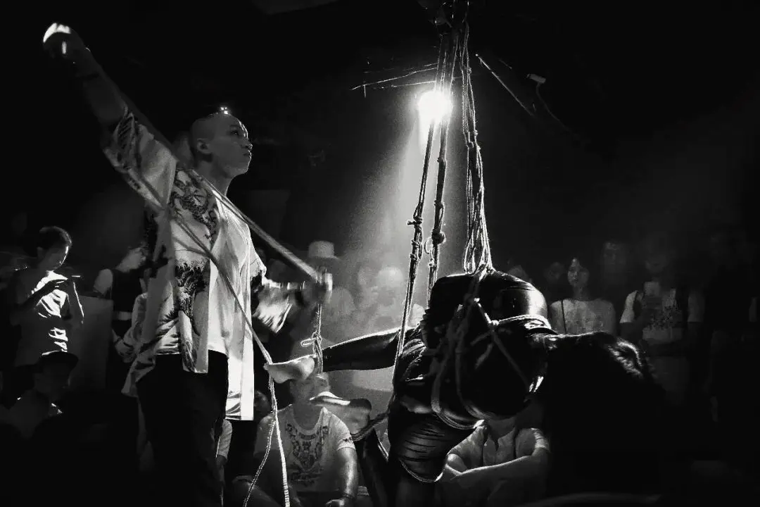 “BDSM入圈”指南：什么是Dom和Sub？你该如何选择？ 一